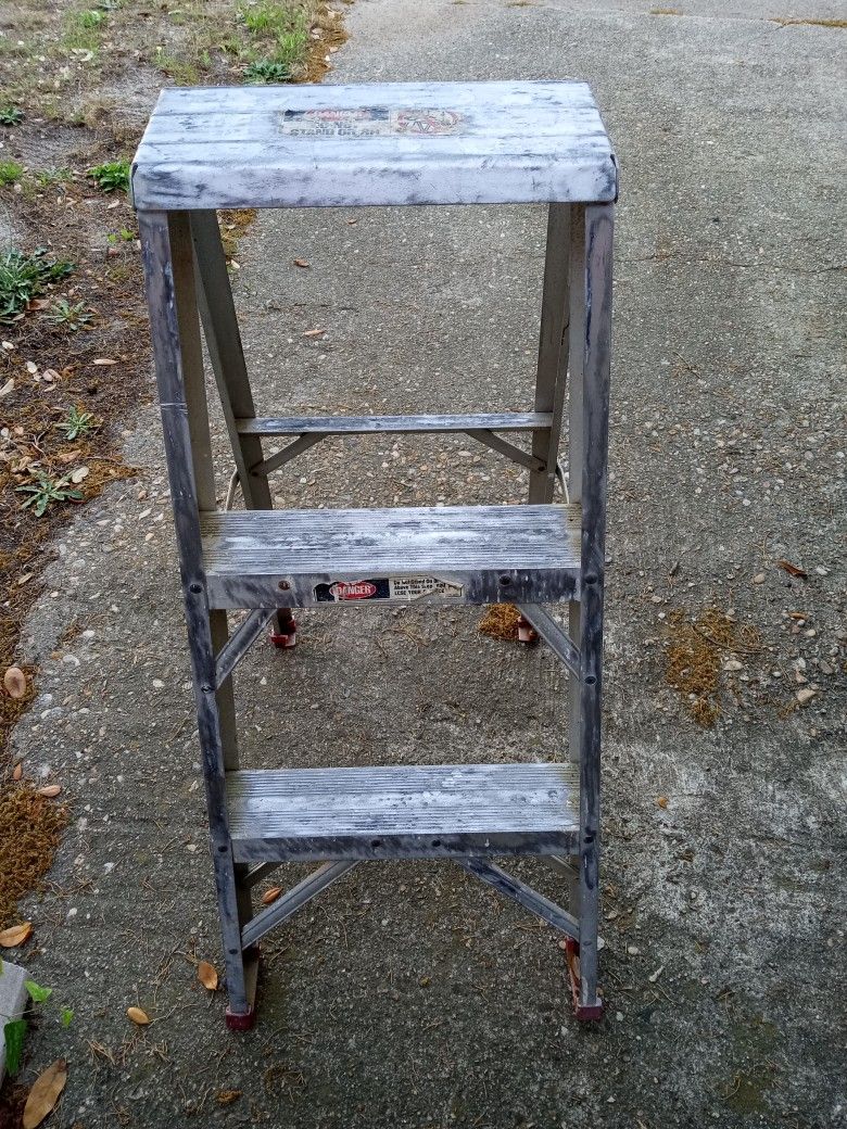 STEP LADDER 3ft ALUMINUM