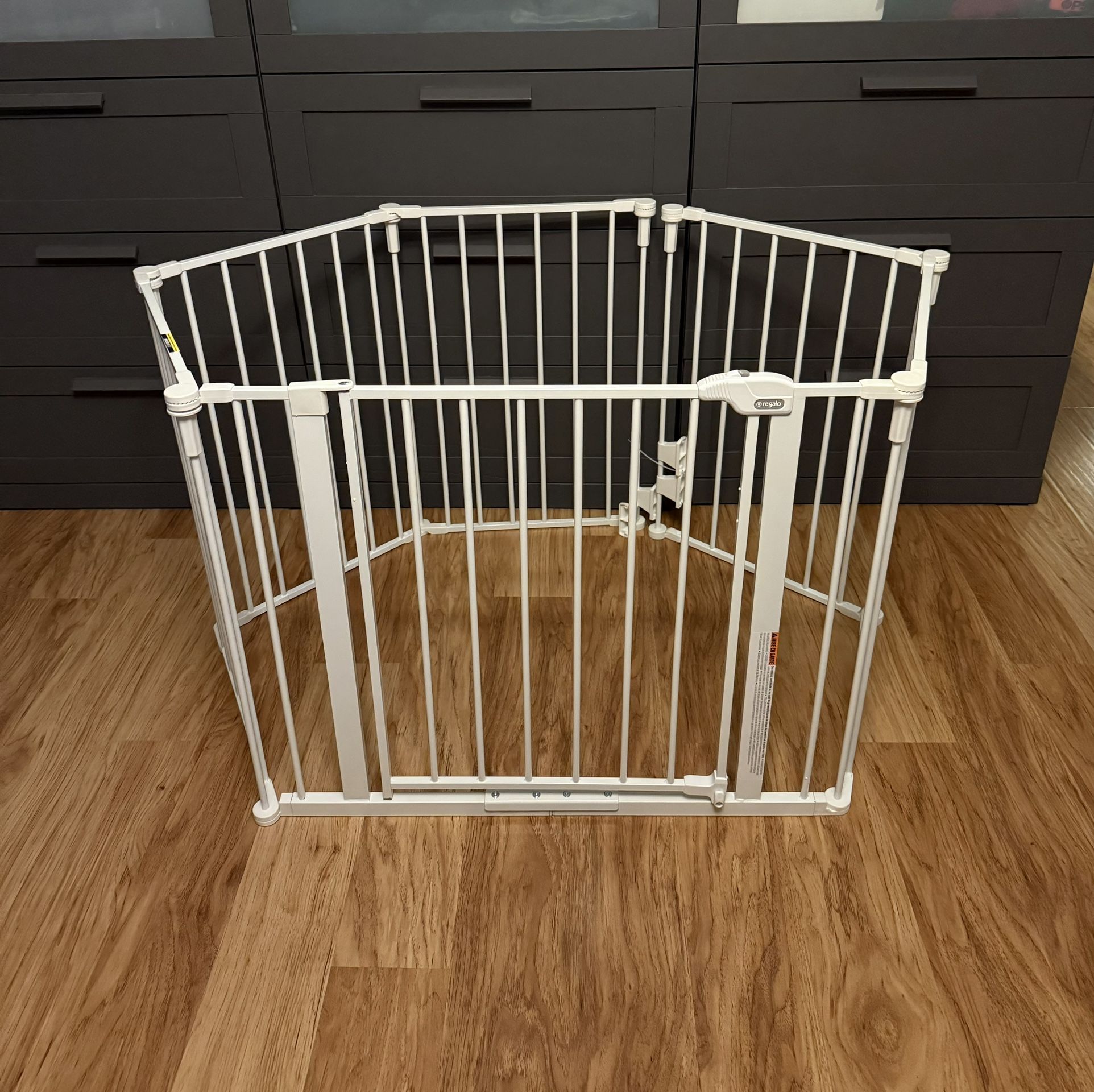 Regalo 2 in 1 Gate & Playard