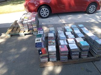 3 pallets of CDs (over 1200 CDs)