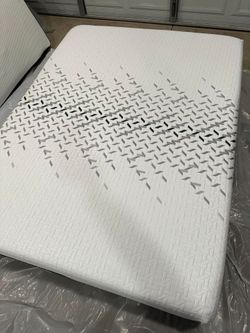 Nectar Luxe Memory Foam, Queen, Like New, Perfect Condition