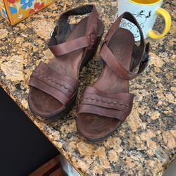 Born sandals Size 8.5