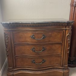 Elegant Bedside Tables With Large Storage Drawers 