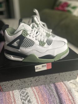 Jordan 4 Seafoams ( NOT ACCEPTING OFFERS LOWER THAN 185)