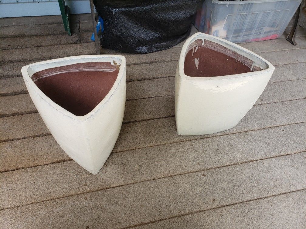 2 Heavy Glazed Triangular Pots