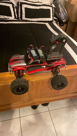 Traxxas RC car it goes 50 mph good condition
