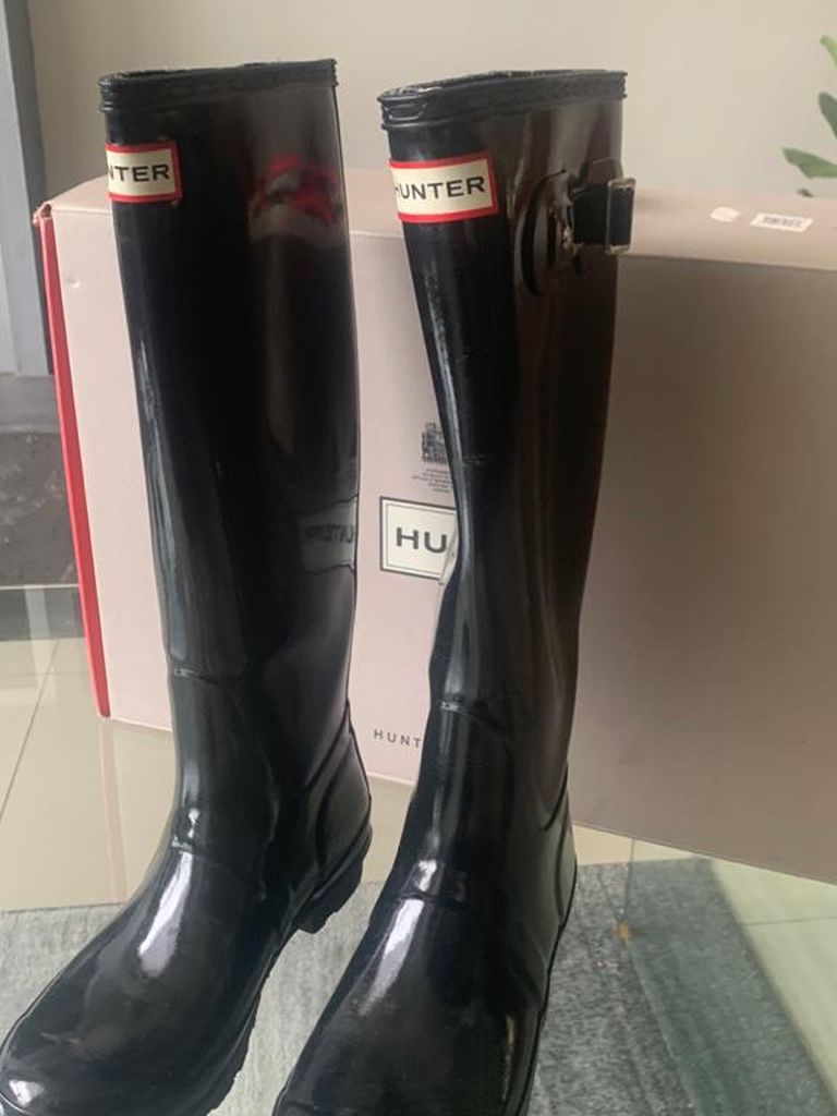 HUNTER RAINING BOOTS SZ 6