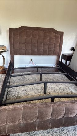 Free Bed frame with headboard