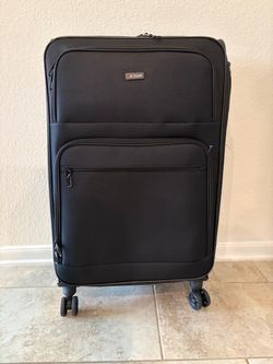 On Tour Black Softside Spinner Luggage