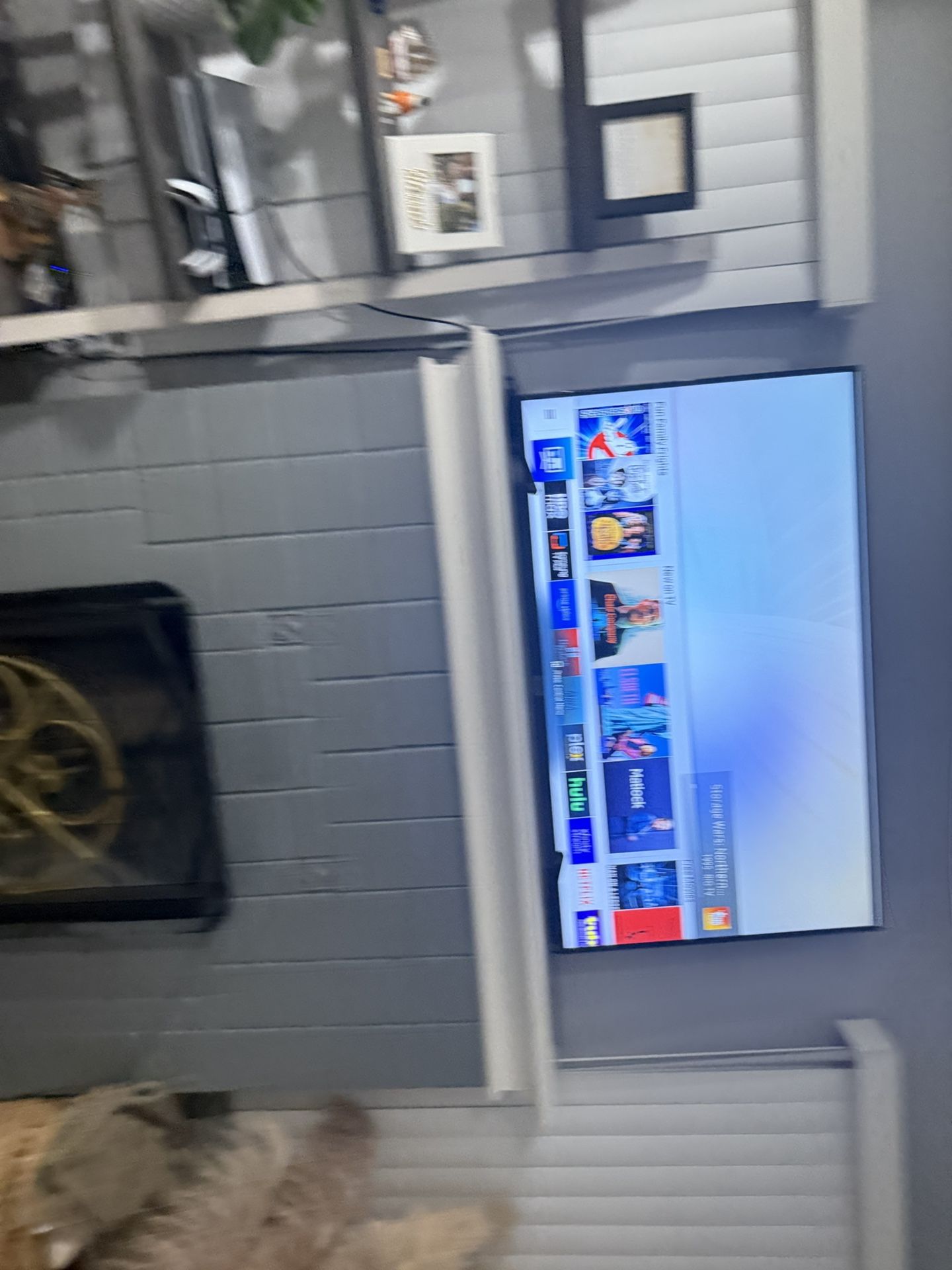 Samsung 55 In Smart TV 300$