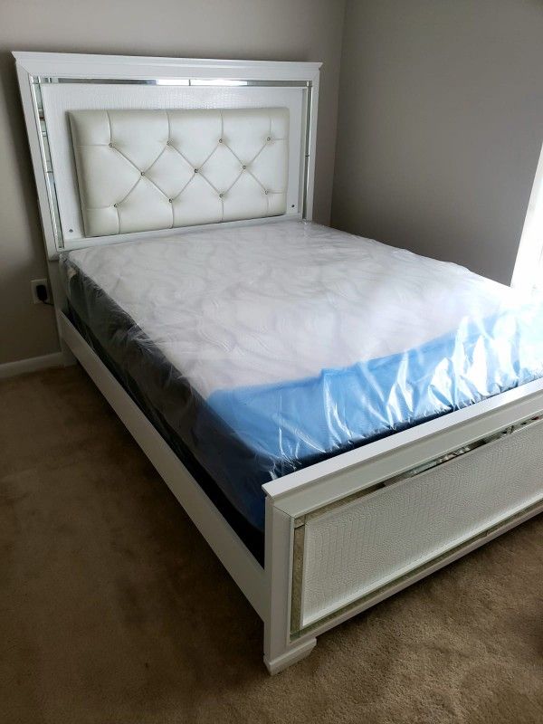 NEW QUEEN SIZE MATTRESS AND BOX SPRING 2PCS