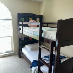 Two Twin Bunkbeds 