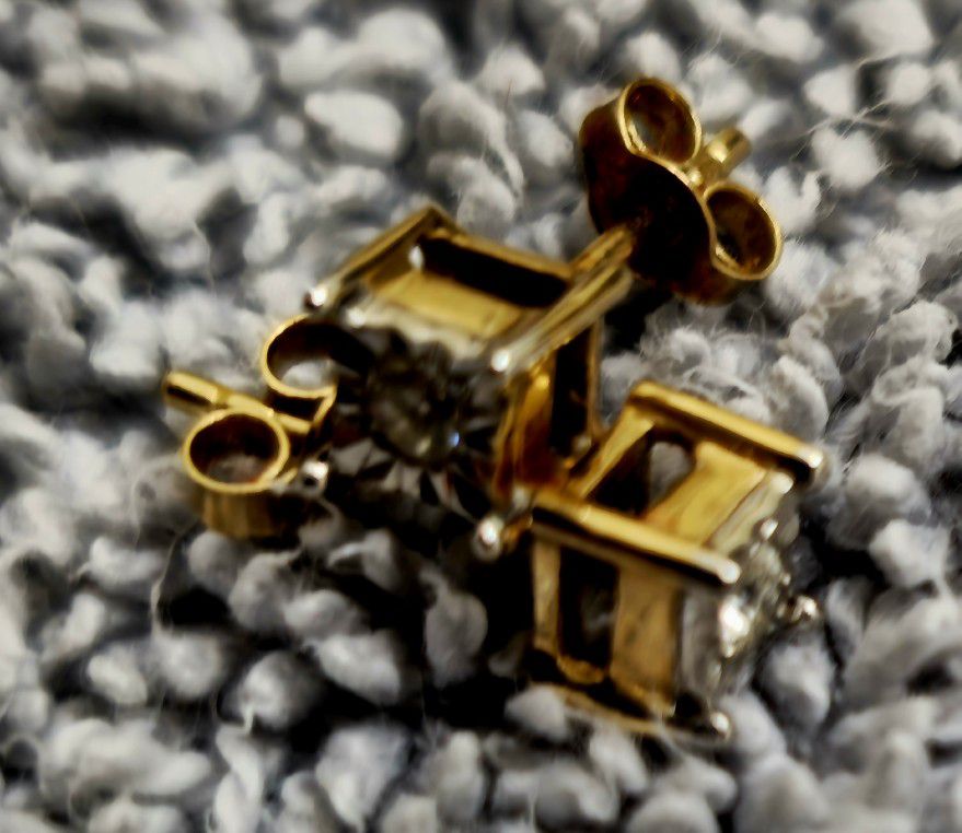 Men's Gold Diamond Stud Earrings