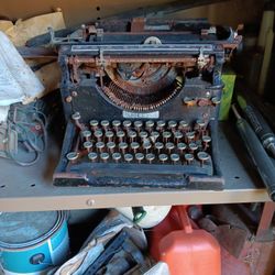 Antique Underwood Typewriter 