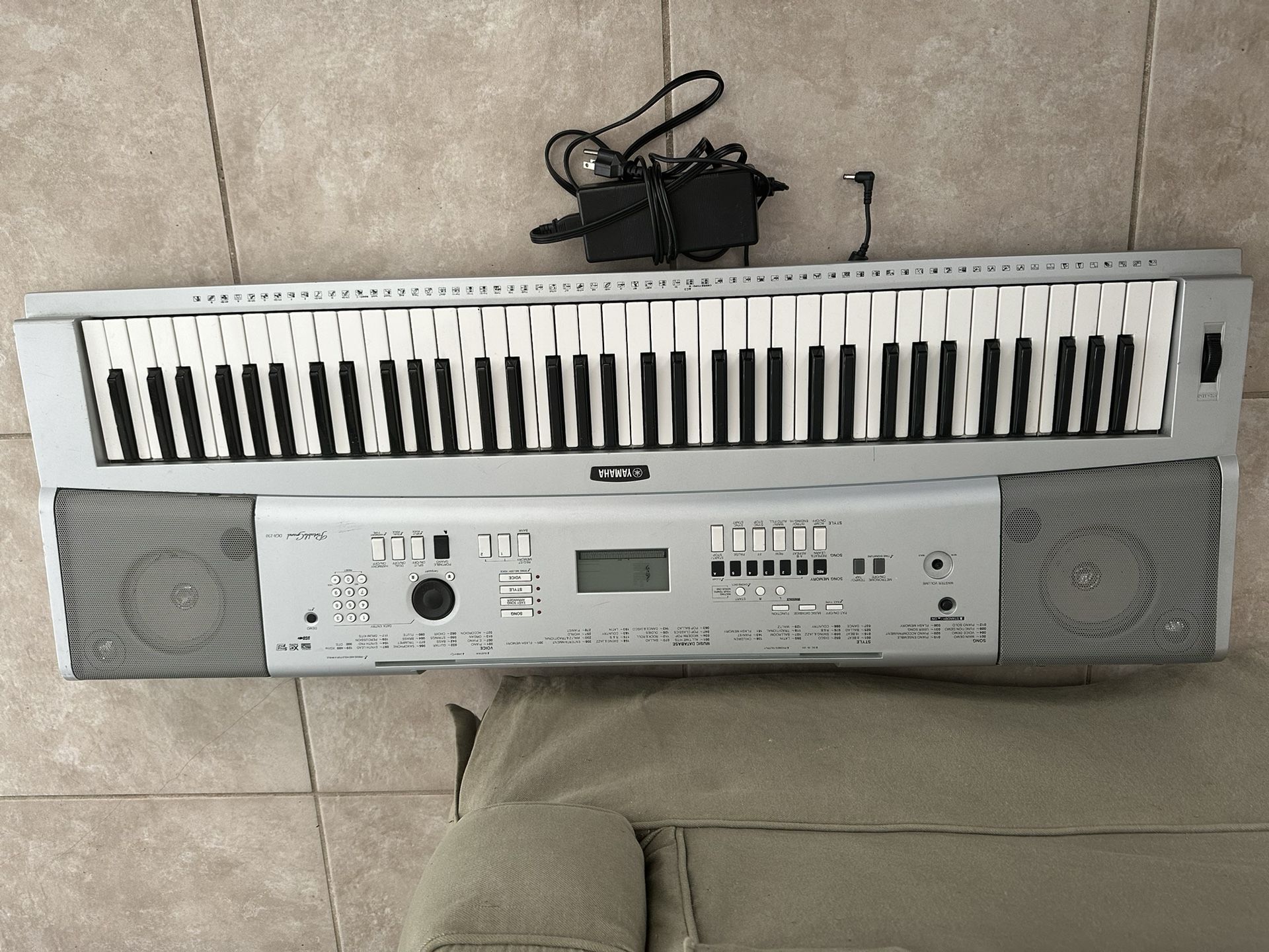 Yamaha digital keyboard dgx-230