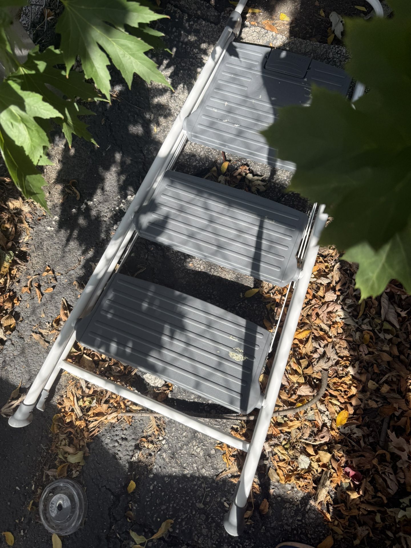 Folding 3 Step Ladder (delivery Avail)