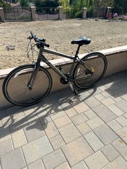 Scott Metrix city hybrid bike 700 wheels.