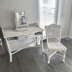 Three piece wicker set