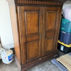 ARMOIRE/ ENTERTAINMENT CENTER $40