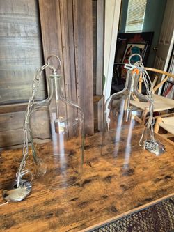Nice Used Two Clear Glass Light Fixtures.