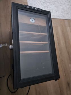 Hum. Cigar Fridge