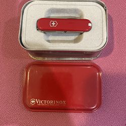 VICTORINOX