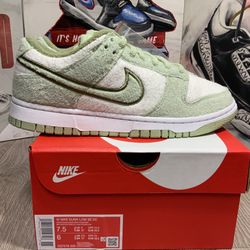 New Nike Dunk Low “Honeydew Fleece” Women’s size 7W DQ7579-300