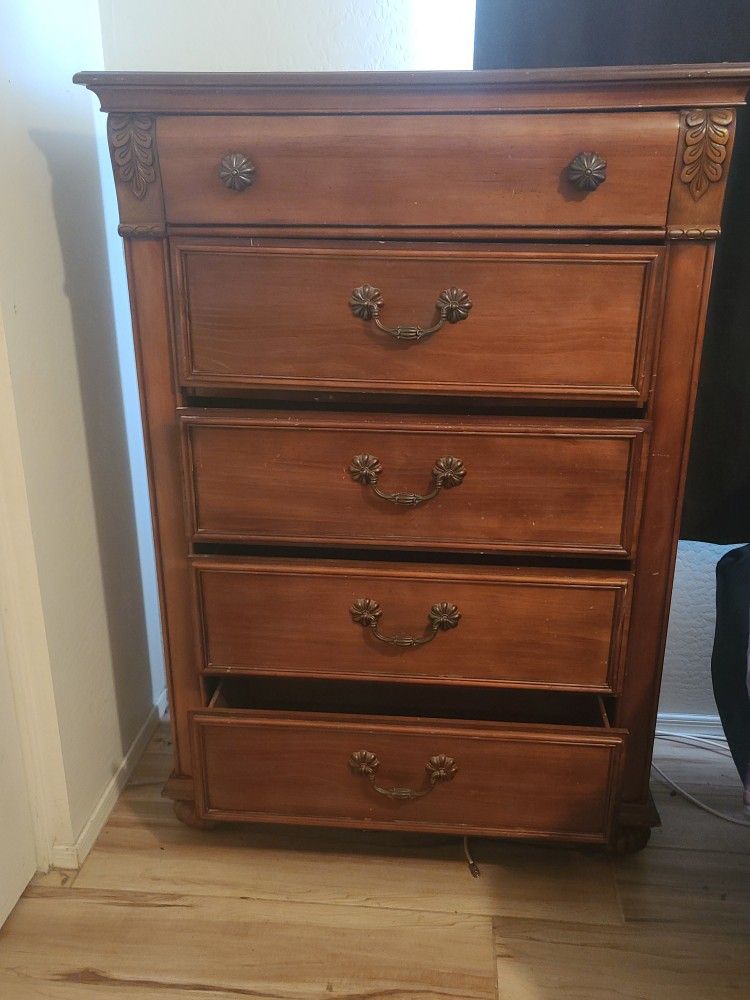 Dresser