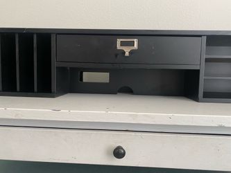 Desk hutch