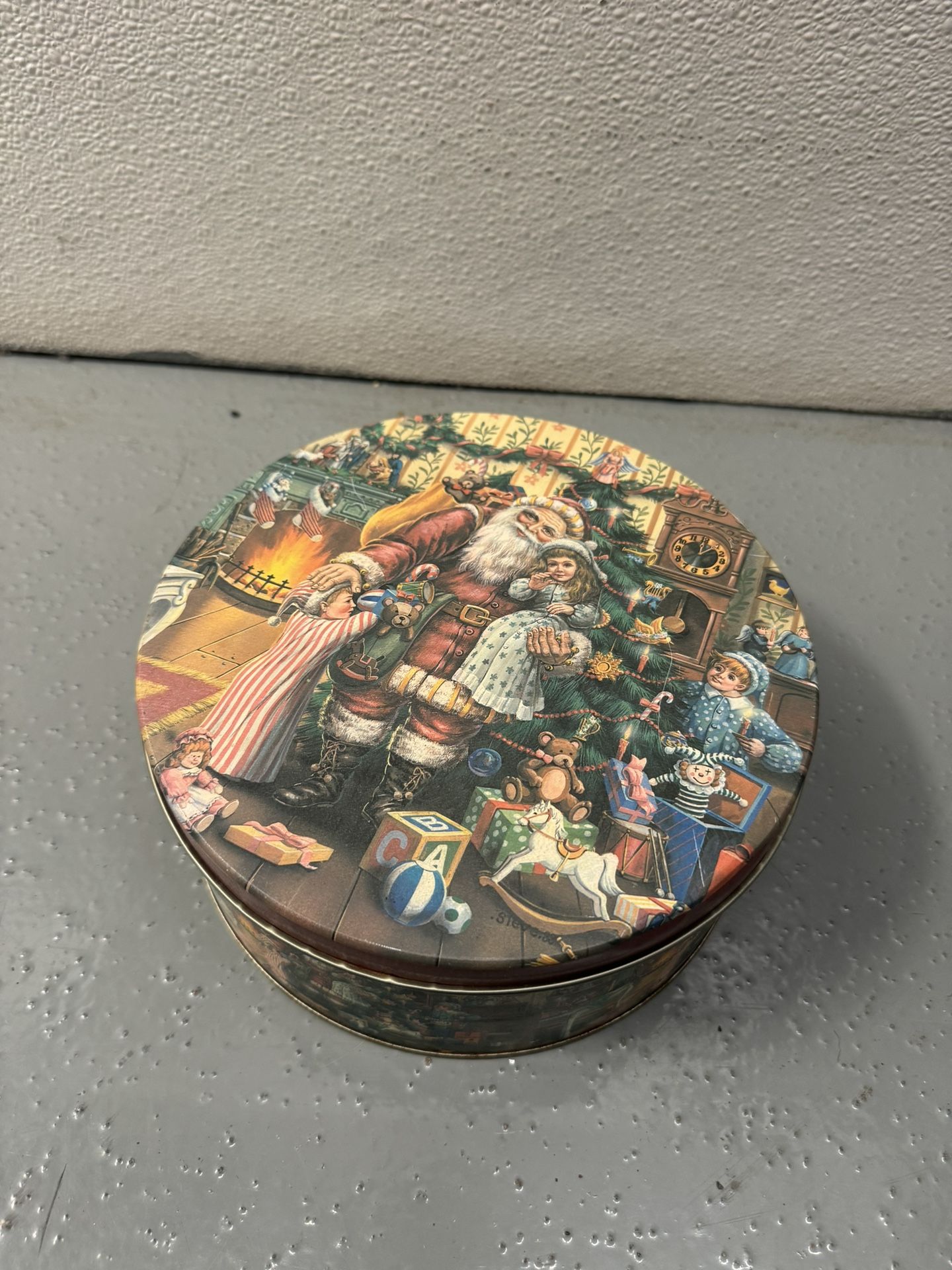Cute Christmas Tin