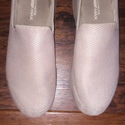 Sketchers Slip On  Size 12 (Beige))