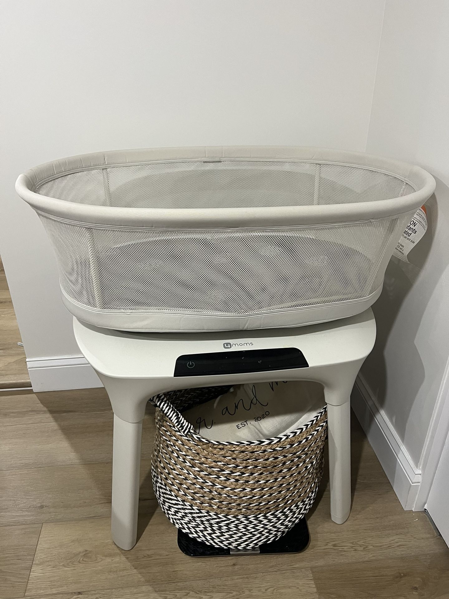 4 Moms Bassinet