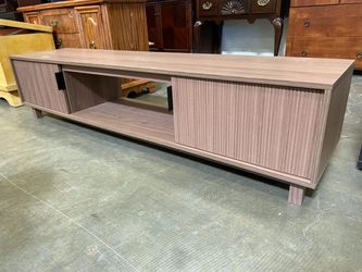 WALKER EDISON Low Modern 2 Door Media Stand with Fluted Door Fronts and Sleek Black Pulls