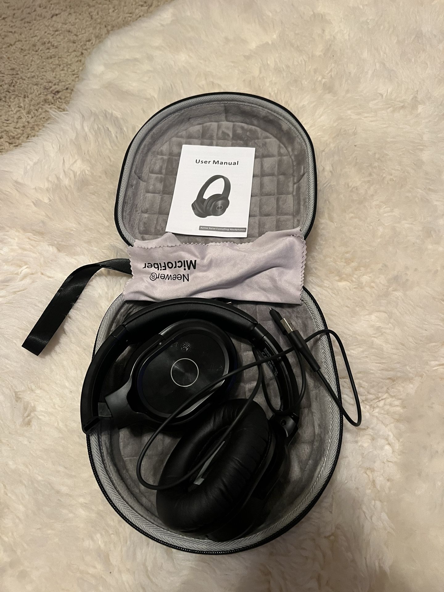 Active noise cancelling Headphones 