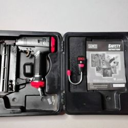 SENCO 760102N FinishPro 25XP 18-Gauge Brad Nailer is a lightweight (2.7 lb), oil-free pneumatic nailer designed for trim, molding, and cabinet work