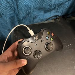 Xbox Black With Controller