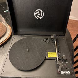 Record Player - Numark PT01 TOURING 