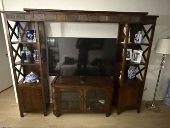 Solid Wood TV Entertainment Furniture