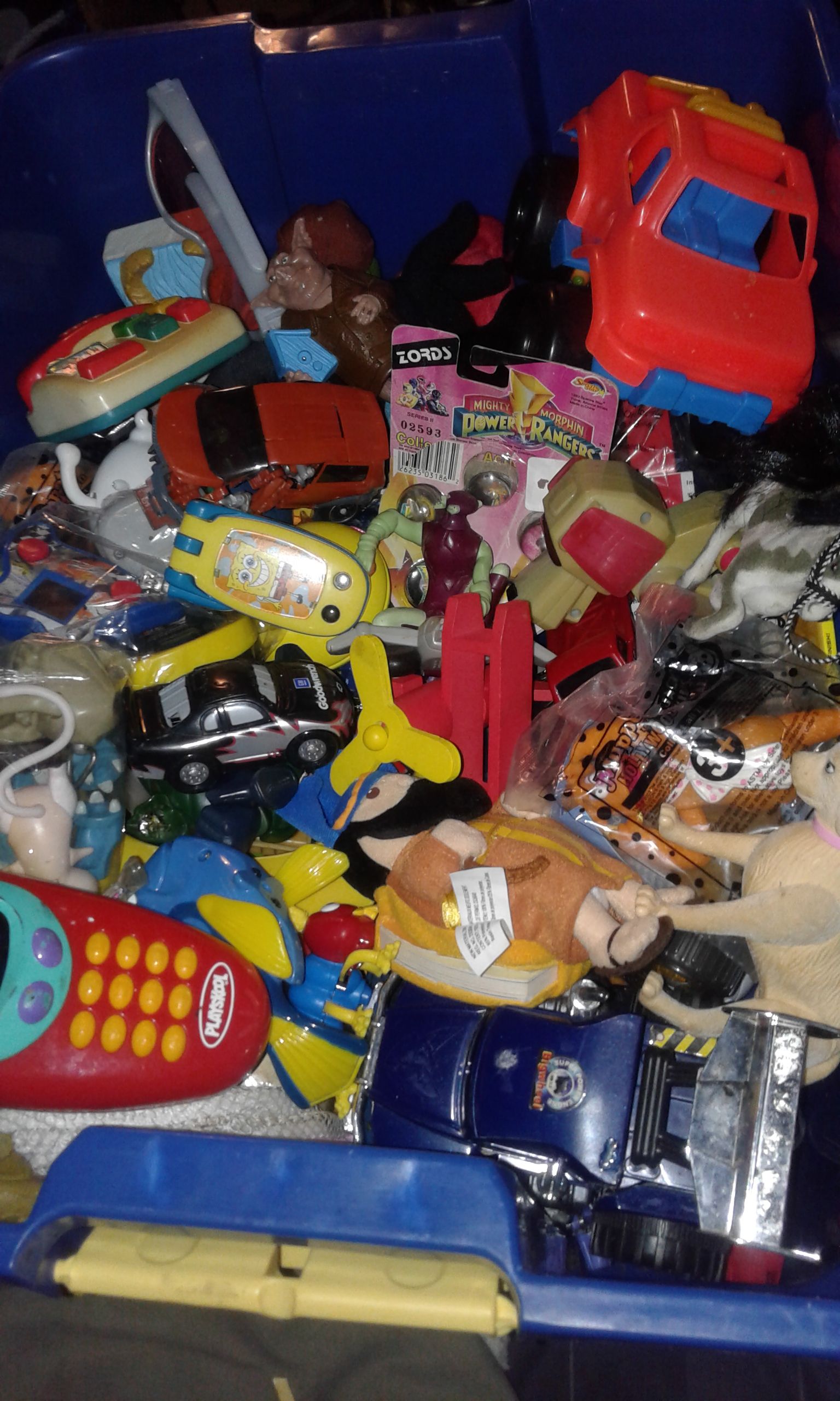 LOT -TOYS APPROXIMATELY 100