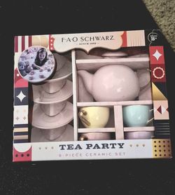Fao Schwarz  Ceramic 9 Piece Set
