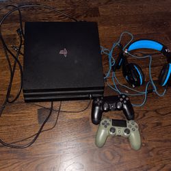 New PS4 with 2 Controllers and Headset