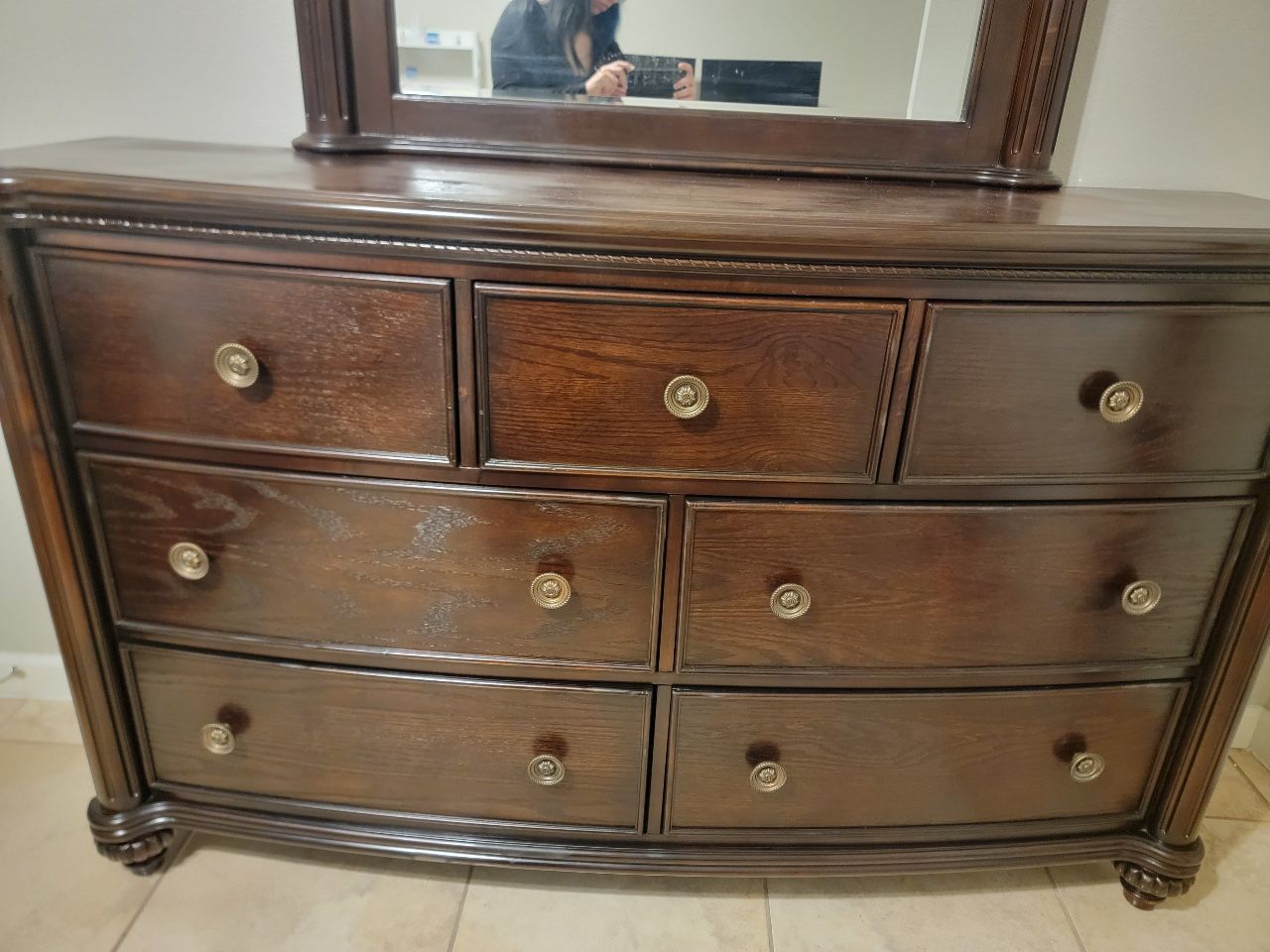 Elegant Solid Wood Dresser with Mirror – 7 Drawers