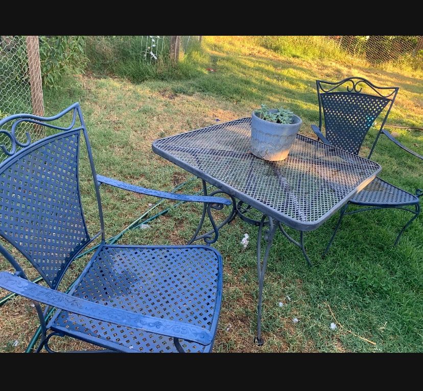 Umbrella Table And Chairs
