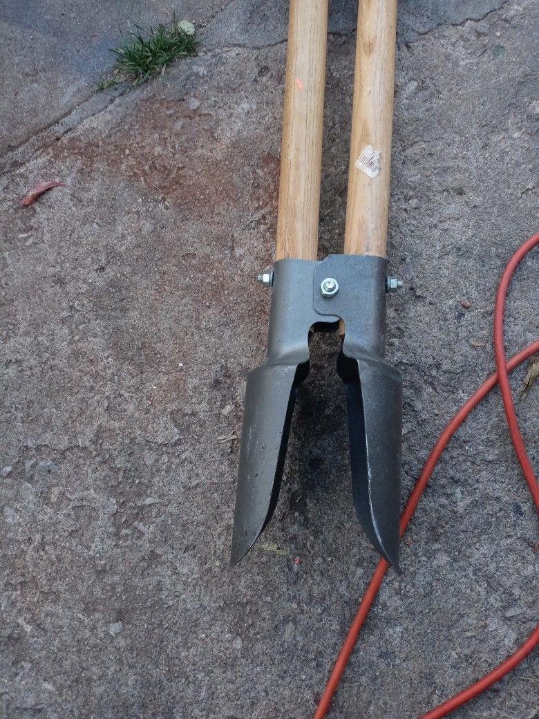 LIKE NEW. HUSKY POST HOLE DIGGER for Sale in Colorado Springs, CO OfferUp