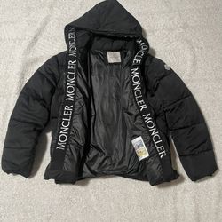 Moncler puffer 
