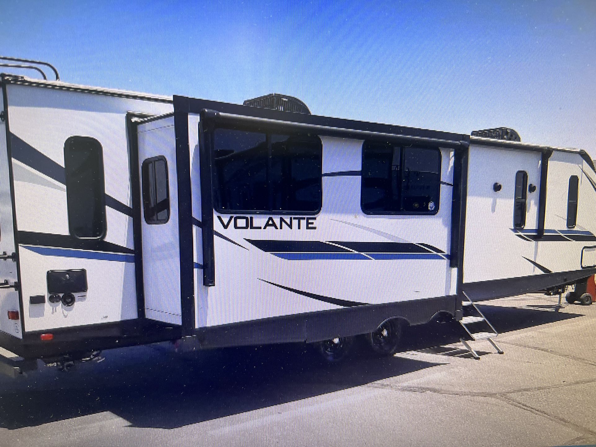 2022 VOLANTE 34ft TOYHAULER