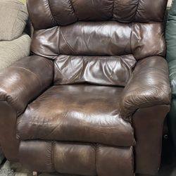 LEATHER ARMCHAIR 🚚🚚WE CAN DELIVER🚚🚚