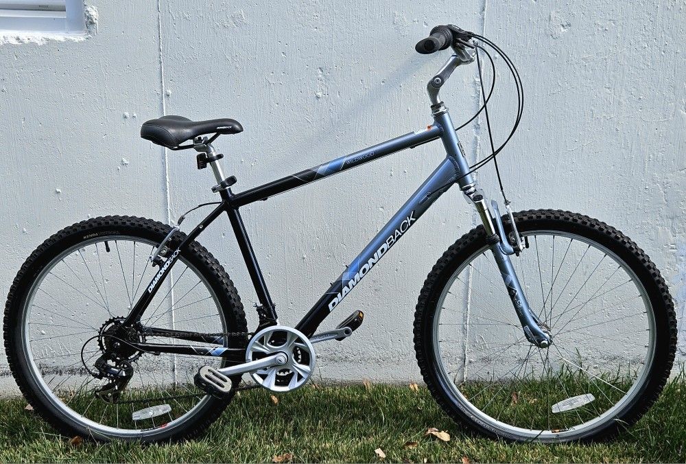 Hybrid Comfort - Diamondback Wildwood - Large 19-in frame fits riders 5'9"-6'0" tall