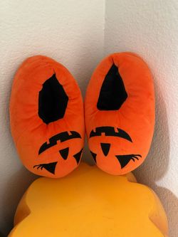 CUTE JACK O LANTERN SLIPPERS SIZE 7/8