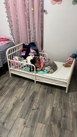 Toddler bed