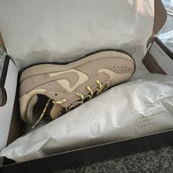 Women’s 7.5 Nike 